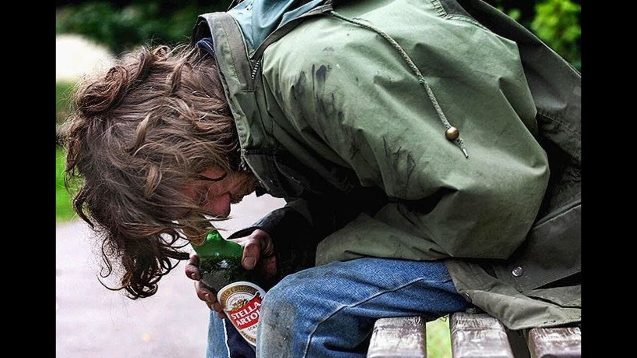 O estilo de vida marxinal é unha consecuencia do alcoholismo masculino